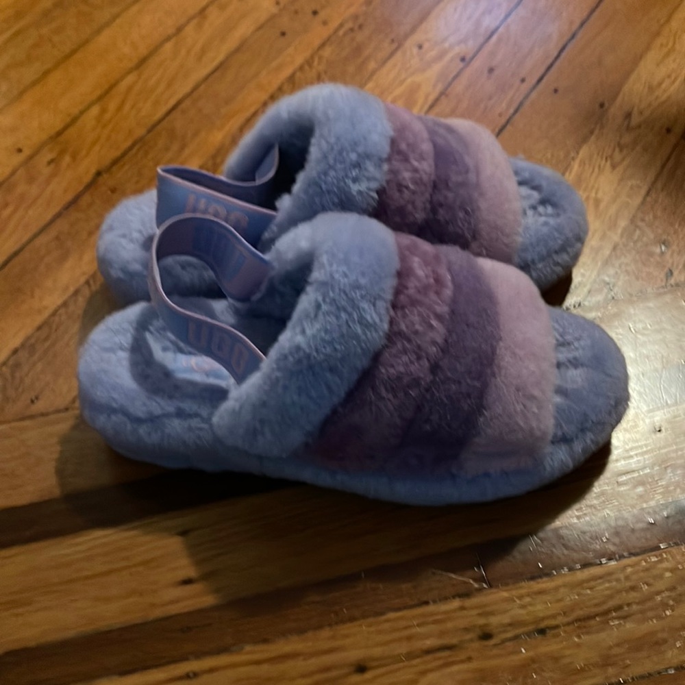 Womens ugg fluff slippers size 8